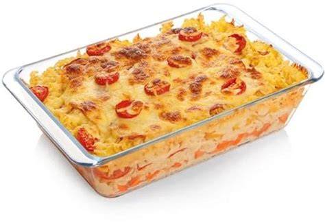 Lasagne opgebouwd in diepe ovenschaal