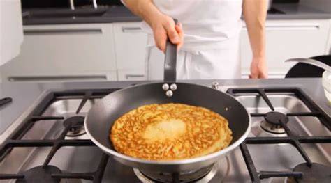 pannenkoek bakken in zonnebloemolie